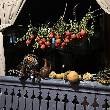 A Pousada Lets Go House Tbilisi Exterior foto