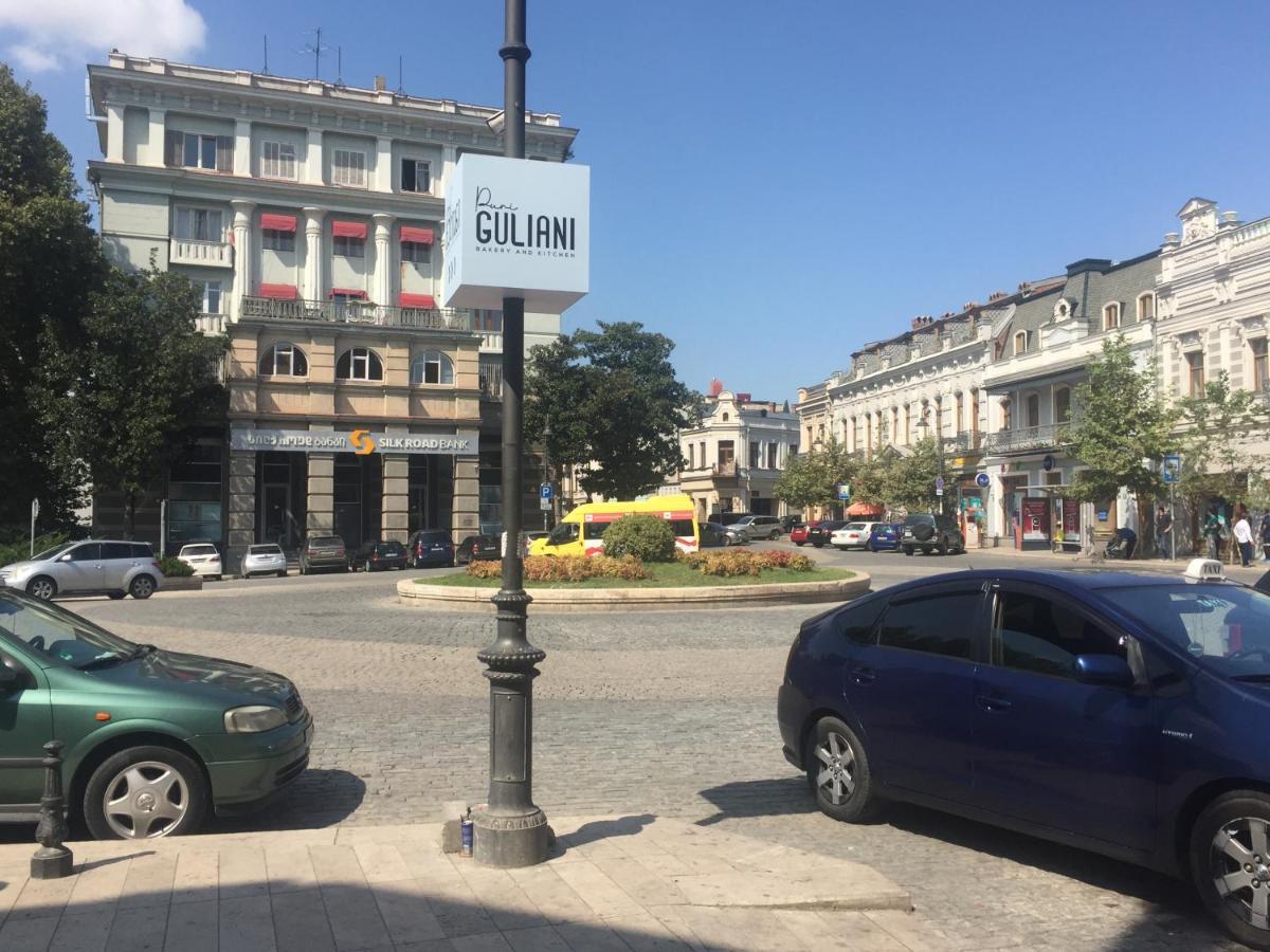 A Pousada Lets Go House Tbilisi Exterior foto